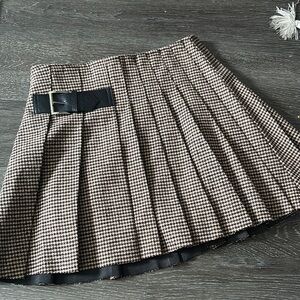 Classic Houndstooth Pleated Skirt